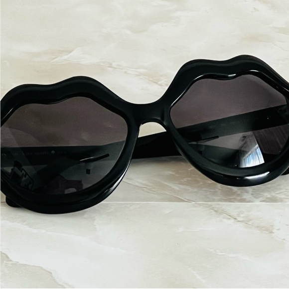 Kate Spade ♠️ Lips frame sunglasses - Picture 3 of 11